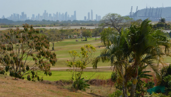 Panama golf: Canal holes