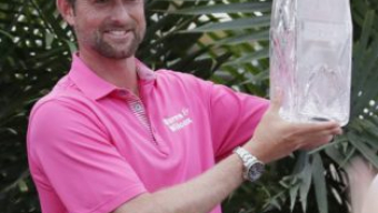 Tiger roars can’t stop Simpson from win
