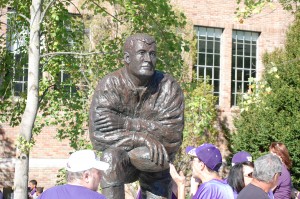 Statue of famed UW coach Jim Owens